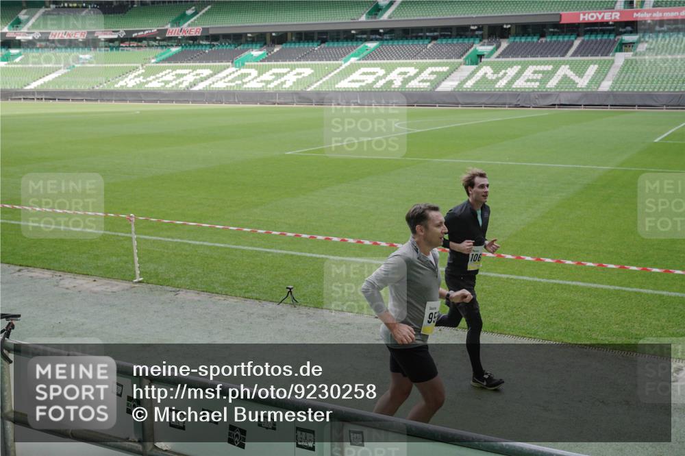 05.10.2025 - 20. swb-Marathon Bremen Michael Burmester http://msf.ph/oto/9230258 05.10.2025 10:29:19 Laufen im Stadion 8787, 9218, 9233, 9385, 9404, 9428, 9437, 9478, 9555, 9556, 9626, 9627, 9630, 9641, 9674, 9689, 9693, 9696, 9704, 9729, 9761, 9810, 9889, 9924, 9929, 9958, 9969, 9986, 10062, 10073, 10089, 10131, 10381, 10400, 10601, 10685, 10715, 10723, 10733, 10799, 10868, 10877, 10888, 10929, 10951, 10968, 11005, 11022, 11057, 11119, 11187, 11208, 11288, 11292, 11573, 11637, 9298, 9366, 9377, 9406, 9562, 9665, 9706, 9955, 10047, 10109, 10266, 10268, 10303, 10519, 10875, 10931 meine-sportfotos.de