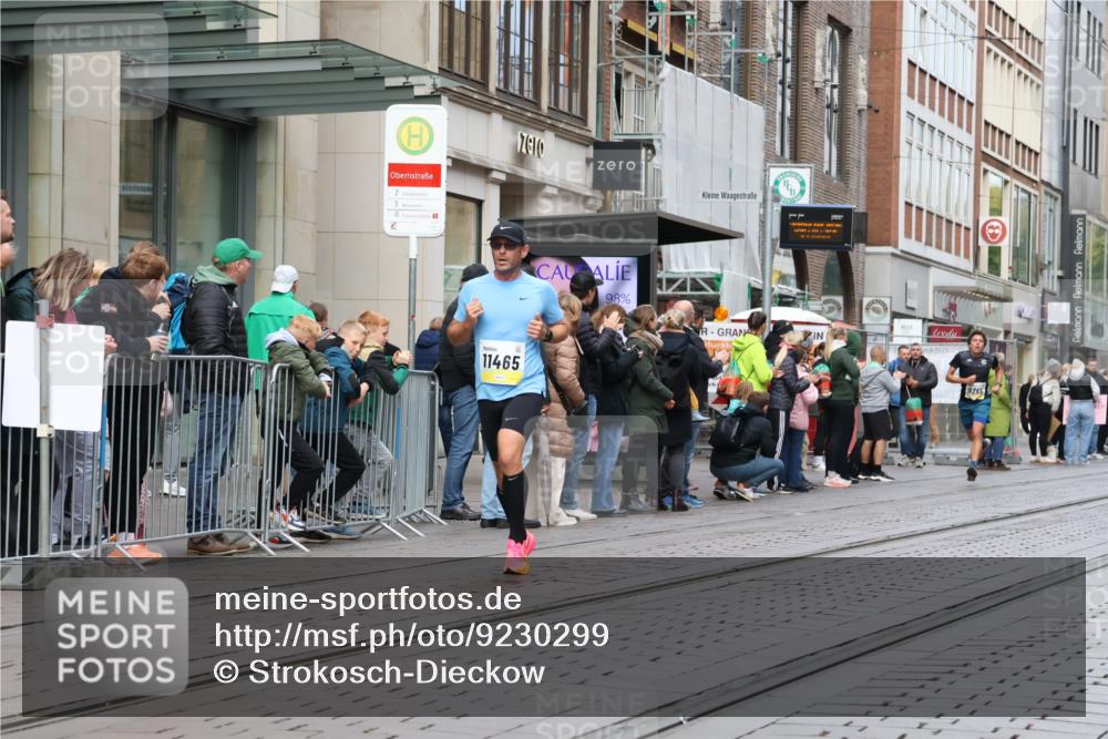 05.10.2025 - 20. swb-Marathon Bremen Strokosch-Dieckow http://msf.ph/oto/9230299 05.10.2025 10:37:43 Ziel 9755, 11328, 11465, 9755, 11328, 11465 meine-sportfotos.de