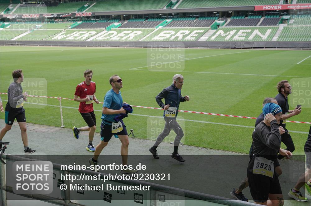 05.10.2025 - 20. swb-Marathon Bremen Michael Burmester http://msf.ph/oto/9230321 05.10.2025 10:29:23 Laufen im Stadion 8787, 9218, 9233, 9385, 9428, 9437, 9478, 9555, 9556, 9583, 9626, 9627, 9630, 9641, 9674, 9689, 9693, 9696, 9704, 9729, 9761, 9889, 9924, 9929, 9958, 9969, 9986, 10062, 10073, 10089, 10381, 10400, 10601, 10685, 10715, 10723, 10733, 10799, 10868, 10877, 10888, 10929, 10951, 10968, 11005, 11022, 11057, 11119, 11187, 11208, 11288, 11292, 11573, 11637, 9298, 9404, 9562, 9665, 9706, 9955, 10109, 10268, 10303, 10519, 10875, 10931 meine-sportfotos.de