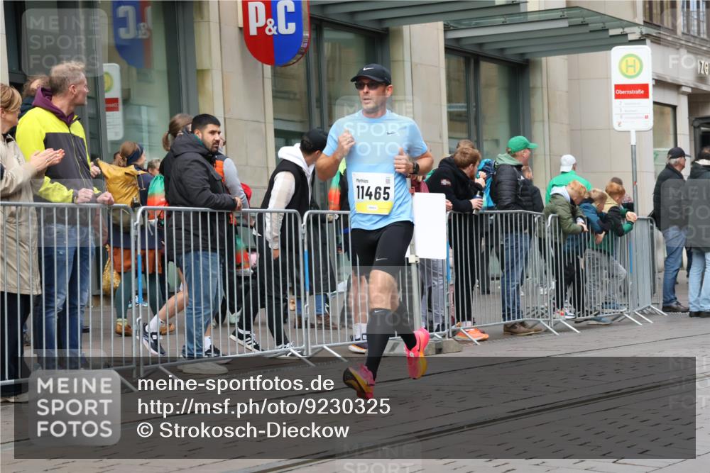 05.10.2025 - 20. swb-Marathon Bremen Strokosch-Dieckow http://msf.ph/oto/9230325 05.10.2025 10:37:44 Ziel 9755, 11328, 11465, 9755, 11328, 11465 meine-sportfotos.de