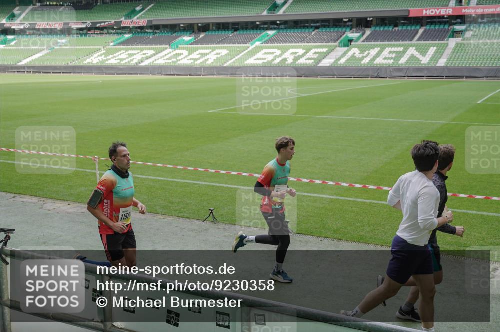 05.10.2025 - 20. swb-Marathon Bremen Michael Burmester http://msf.ph/oto/9230358 05.10.2025 10:29:24 Laufen im Stadion 8787, 9218, 9233, 9385, 9428, 9437, 9478, 9485, 9555, 9556, 9583, 9626, 9627, 9630, 9641, 9674, 9689, 9693, 9696, 9704, 9729, 9761, 9889, 9924, 9929, 9958, 9969, 9986, 10062, 10073, 10089, 10381, 10400, 10534, 10601, 10685, 10715, 10723, 10733, 10799, 10868, 10877, 10888, 10929, 10951, 10968, 11005, 11022, 11057, 11119, 11187, 11208, 11288, 11292, 11573, 11637, 9298, 9404, 9562, 9665, 9706, 9955, 10109, 10303, 10519, 10875, 10931 meine-sportfotos.de
