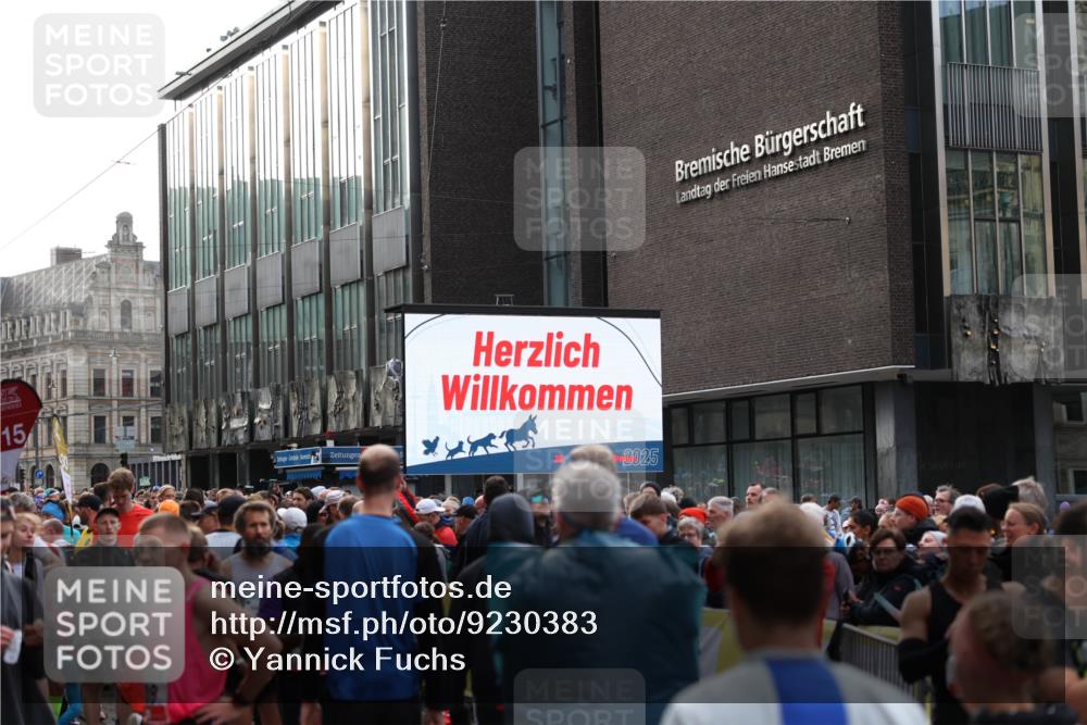 05.10.2025 - 20. swb-Marathon Bremen Yannick Fuchs http://msf.ph/oto/9230383 05.10.2025 09:21:22 Ziel  meine-sportfotos.de