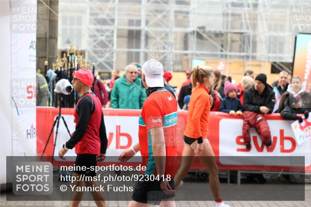 05.10.2025 - 20. swb-Marathon Bremen Yannick Fuchs http://msf.ph/oto/9230418 05.10.2025 09:49:42 Ziel  meine-sportfotos.de