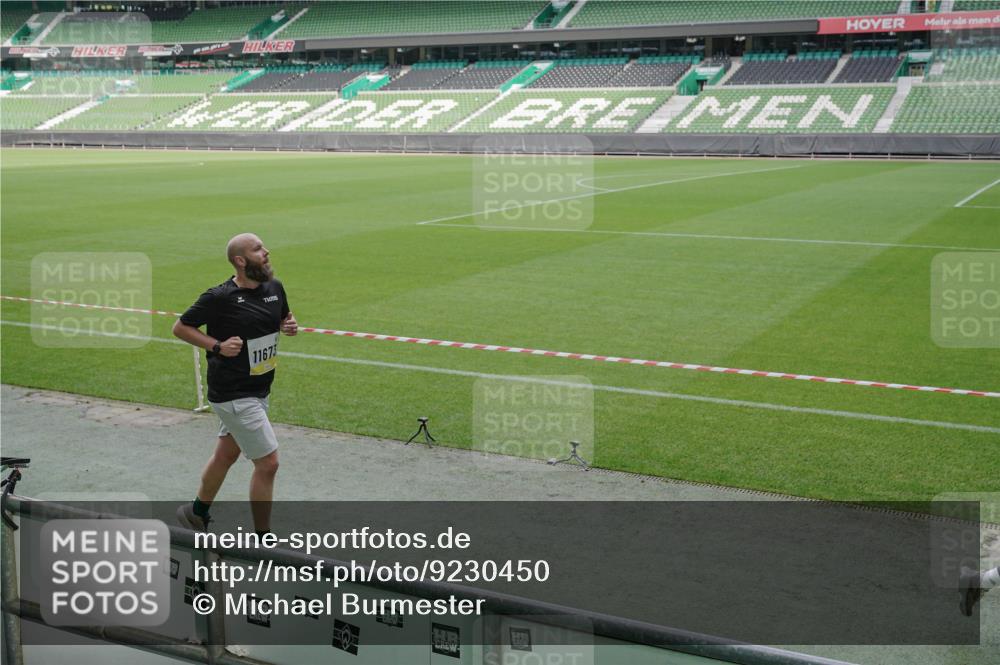 05.10.2025 - 20. swb-Marathon Bremen Michael Burmester http://msf.ph/oto/9230450 05.10.2025 10:29:31 Laufen im Stadion 8787, 8866, 9014, 9218, 9233, 9369, 9385, 9428, 9437, 9478, 9485, 9555, 9556, 9578, 9583, 9626, 9627, 9630, 9641, 9674, 9689, 9693, 9696, 9704, 9729, 9740, 9761, 9889, 9924, 9929, 9958, 9969, 9986, 10062, 10073, 10089, 10118, 10170, 10381, 10400, 10534, 10601, 10685, 10715, 10723, 10726, 10733, 10799, 10868, 10877, 10888, 10929, 10932, 10951, 10968, 11005, 11022, 11057, 11119, 11187, 11208, 11288, 11292, 11637, 9404, 9562, 10109, 10519, 10875, 10931 meine-sportfotos.de