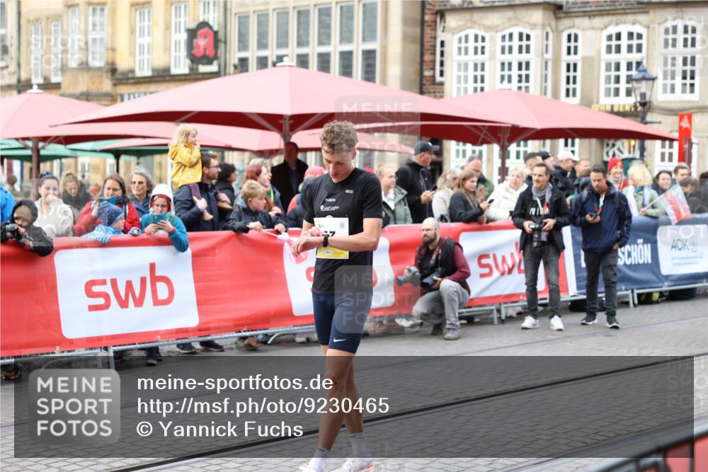 05.10.2025 - 20. swb-Marathon Bremen Yannick Fuchs http://msf.ph/oto/9230465 05.10.2025 09:49:59 Ziel  meine-sportfotos.de