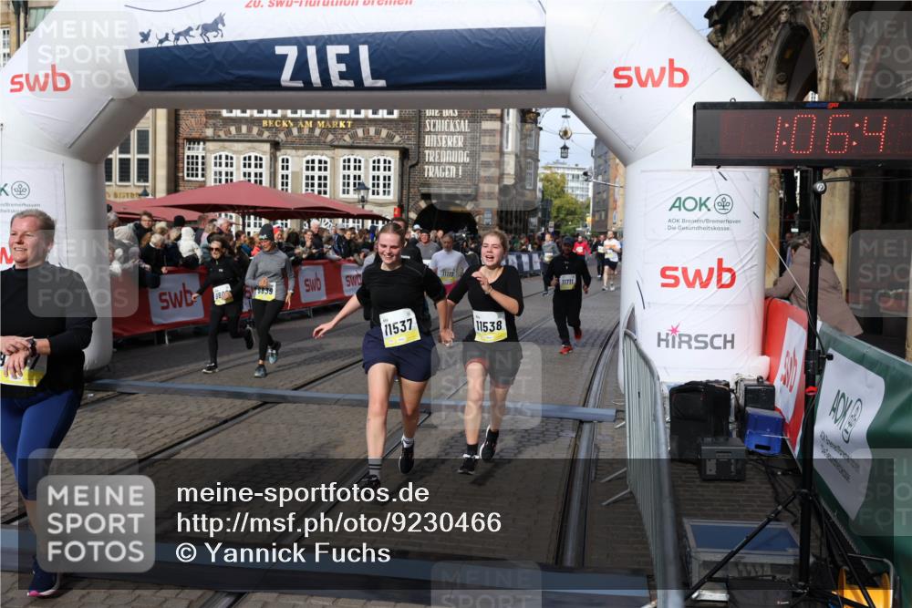 05.10.2025 - 20. swb-Marathon Bremen Yannick Fuchs http://msf.ph/oto/9230466 05.10.2025 11:02:37 Ziel 9468, 9647, 9707, 9802, 9839, 10033, 10093, 10615, 10982, 10983, 11110, 11537, 11538, 11711 meine-sportfotos.de