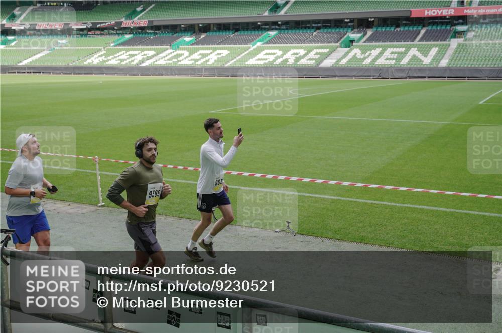 05.10.2025 - 20. swb-Marathon Bremen Michael Burmester http://msf.ph/oto/9230521 05.10.2025 10:29:34 Laufen im Stadion 8787, 8866, 9014, 9218, 9233, 9369, 9385, 9428, 9437, 9478, 9485, 9555, 9556, 9578, 9579, 9583, 9626, 9627, 9630, 9641, 9658, 9674, 9689, 9693, 9696, 9704, 9729, 9740, 9761, 9803, 9889, 9924, 9929, 9958, 9969, 9986, 10073, 10089, 10118, 10170, 10381, 10400, 10432, 10534, 10601, 10685, 10715, 10723, 10726, 10733, 10799, 10868, 10877, 10888, 10923, 10929, 10932, 10951, 10968, 11005, 11022, 11057, 11119, 11187, 11208, 11288, 11292, 11637, 9404, 9562, 10519 meine-sportfotos.de