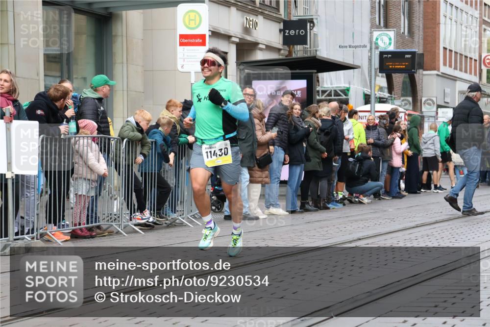 05.10.2025 - 20. swb-Marathon Bremen Strokosch-Dieckow http://msf.ph/oto/9230534 05.10.2025 10:38:08 Ziel 9809, 11430, 9809, 11430 meine-sportfotos.de