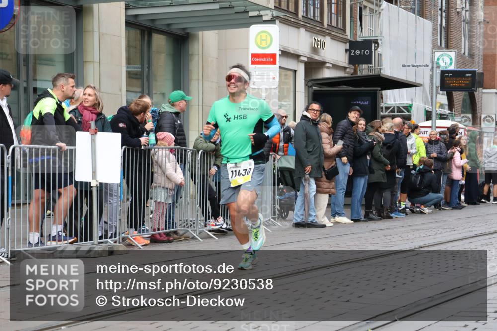 05.10.2025 - 20. swb-Marathon Bremen Strokosch-Dieckow http://msf.ph/oto/9230538 05.10.2025 10:38:08 Ziel 9809, 11430, 9809, 11430 meine-sportfotos.de