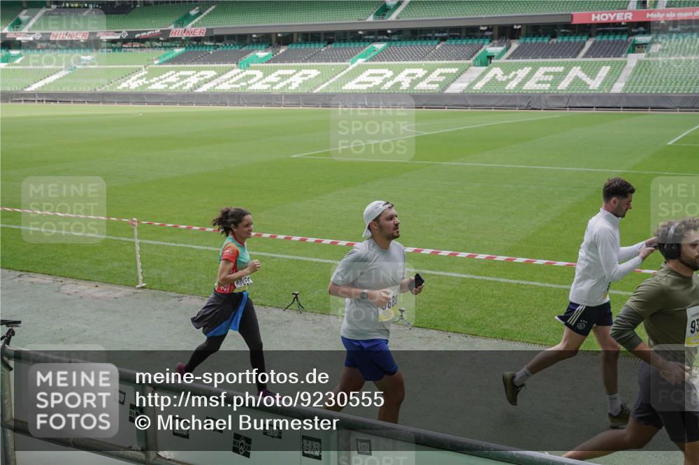 05.10.2025 - 20. swb-Marathon Bremen Michael Burmester http://msf.ph/oto/9230555 05.10.2025 10:29:35 Laufen im Stadion 8787, 8866, 9014, 9218, 9233, 9369, 9385, 9428, 9437, 9478, 9485, 9555, 9556, 9578, 9579, 9583, 9626, 9627, 9630, 9641, 9658, 9674, 9689, 9693, 9696, 9704, 9729, 9740, 9761, 9803, 9889, 9924, 9929, 9958, 9969, 9986, 10073, 10089, 10118, 10170, 10381, 10400, 10432, 10534, 10601, 10685, 10715, 10723, 10726, 10733, 10799, 10868, 10877, 10923, 10929, 10932, 10951, 10968, 11005, 11022, 11057, 11119, 11187, 11208, 11288, 11292, 11298, 11637, 9404, 9562 meine-sportfotos.de