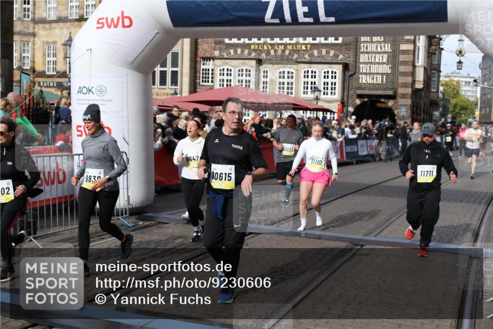 05.10.2025 - 20. swb-Marathon Bremen Yannick Fuchs http://msf.ph/oto/9230606 05.10.2025 11:02:39 Ziel 9468, 9647, 9707, 9802, 9839, 10033, 10595, 10598, 10615, 11110, 11160, 11537, 11538, 11711 meine-sportfotos.de