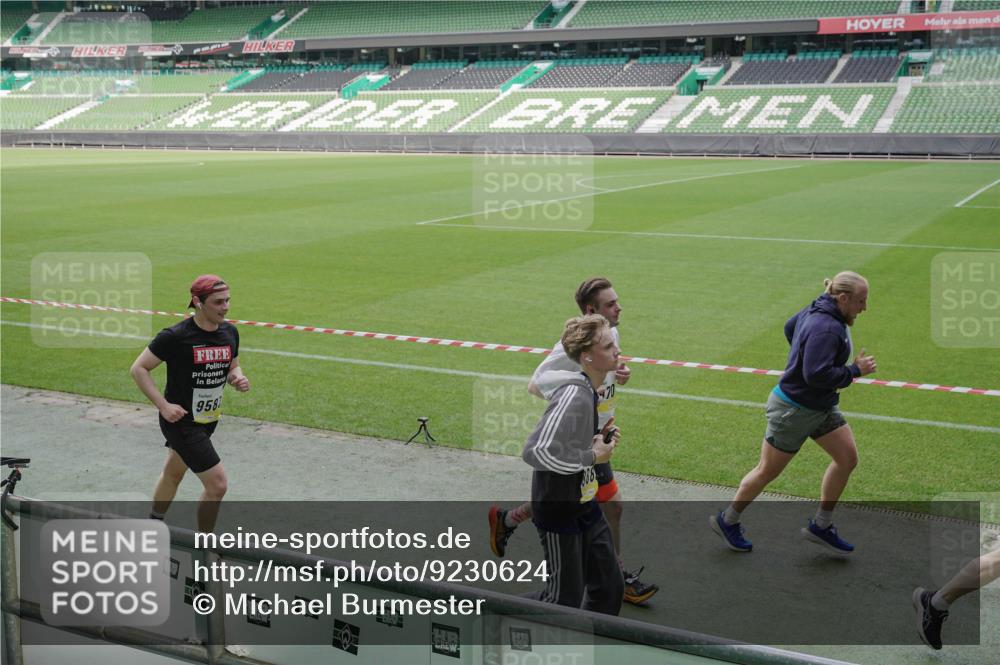 05.10.2025 - 20. swb-Marathon Bremen Michael Burmester http://msf.ph/oto/9230624 05.10.2025 10:29:39 Laufen im Stadion 7202, 8787, 8866, 9014, 9199, 9218, 9233, 9261, 9369, 9385, 9428, 9437, 9478, 9485, 9555, 9556, 9578, 9579, 9583, 9626, 9627, 9630, 9641, 9658, 9674, 9689, 9693, 9696, 9704, 9729, 9740, 9761, 9803, 9889, 9924, 9929, 9958, 9969, 9986, 10073, 10089, 10118, 10170, 10246, 10381, 10400, 10432, 10534, 10601, 10685, 10715, 10723, 10726, 10733, 10781, 10799, 10868, 10877, 10923, 10929, 10932, 10951, 10968, 11005, 11022, 11057, 11091, 11119, 11187, 11208, 11288, 11298, 9404 meine-sportfotos.de