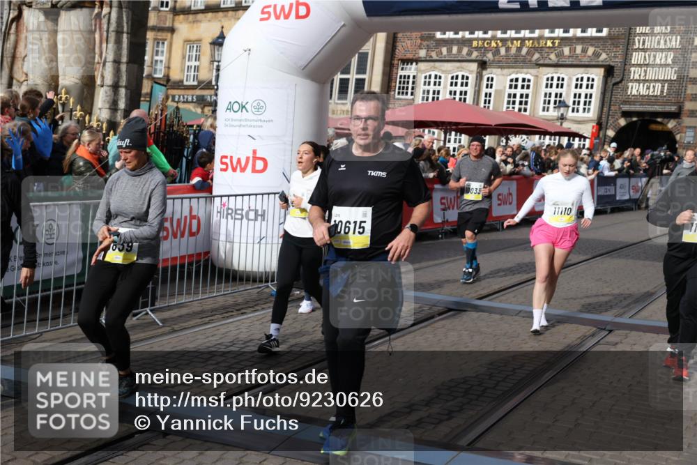 05.10.2025 - 20. swb-Marathon Bremen Yannick Fuchs http://msf.ph/oto/9230626 05.10.2025 11:02:39 Ziel 9468, 9647, 9707, 9802, 9839, 10033, 10595, 10598, 10615, 11110, 11160, 11537, 11538, 11711 meine-sportfotos.de