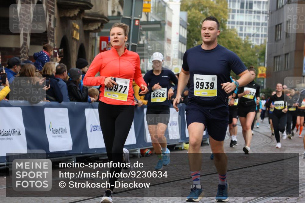 05.10.2025 - 20. swb-Marathon Bremen Strokosch-Dieckow http://msf.ph/oto/9230634 05.10.2025 10:52:06 Ziel 9196, 9226, 9852, 9939, 10240, 10438, 10668, 10727, 10977, 11273, 11641 meine-sportfotos.de
