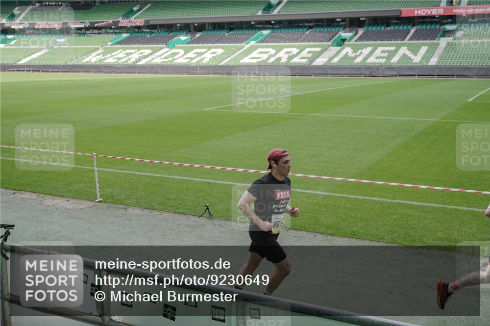 05.10.2025 - 20. swb-Marathon Bremen Michael Burmester http://msf.ph/oto/9230649 05.10.2025 10:29:39 Laufen im Stadion 7202, 8787, 8866, 9014, 9199, 9218, 9233, 9261, 9369, 9385, 9428, 9437, 9478, 9485, 9555, 9556, 9578, 9579, 9583, 9626, 9627, 9630, 9641, 9658, 9674, 9689, 9693, 9696, 9704, 9729, 9740, 9761, 9803, 9889, 9924, 9929, 9958, 9969, 9986, 10073, 10089, 10118, 10170, 10246, 10381, 10400, 10432, 10534, 10601, 10685, 10715, 10723, 10726, 10733, 10781, 10799, 10868, 10877, 10923, 10929, 10932, 10951, 10968, 11005, 11022, 11057, 11091, 11119, 11187, 11208, 11288, 11298, 9404 meine-sportfotos.de