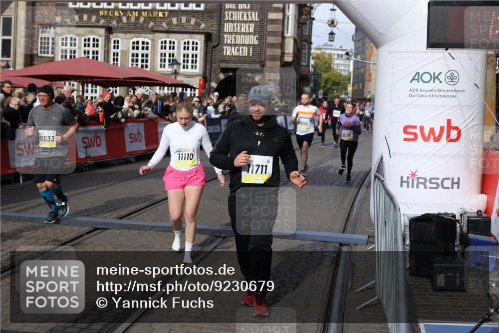 05.10.2025 - 20. swb-Marathon Bremen Yannick Fuchs http://msf.ph/oto/9230679 05.10.2025 11:02:40 Ziel 9468, 9647, 9707, 9802, 9839, 10033, 10595, 10598, 10615, 11110, 11160, 11537, 11538, 11711 meine-sportfotos.de