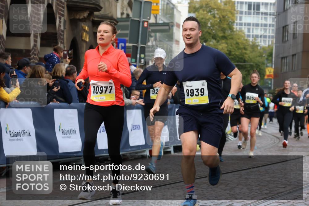 05.10.2025 - 20. swb-Marathon Bremen Strokosch-Dieckow http://msf.ph/oto/9230691 05.10.2025 10:52:06 Ziel 9196, 9226, 9852, 9939, 10240, 10438, 10668, 10727, 10977, 11273, 11641 meine-sportfotos.de