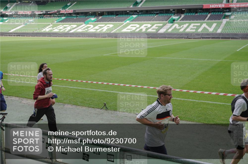 05.10.2025 - 20. swb-Marathon Bremen Michael Burmester http://msf.ph/oto/9230700 05.10.2025 10:29:44 Laufen im Stadion 7202, 8787, 8866, 9014, 9199, 9218, 9233, 9261, 9369, 9385, 9428, 9437, 9452, 9485, 9555, 9556, 9578, 9579, 9583, 9626, 9627, 9630, 9658, 9674, 9689, 9693, 9696, 9704, 9729, 9740, 9761, 9803, 9832, 9889, 9924, 9929, 9958, 9969, 9986, 10073, 10089, 10118, 10170, 10246, 10376, 10400, 10432, 10534, 10601, 10673, 10685, 10715, 10723, 10726, 10733, 10781, 10868, 10877, 10923, 10929, 10932, 10951, 10968, 11005, 11022, 11091, 11119, 11177, 11187, 11208, 11288, 11298 meine-sportfotos.de