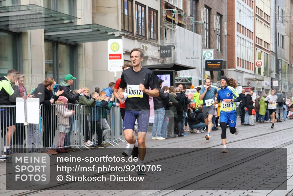 05.10.2025 - 20. swb-Marathon Bremen Strokosch-Dieckow http://msf.ph/oto/9230705 05.10.2025 10:38:33 Ziel 9341, 9403, 10352, 10409, 10517, 10847, 10862, 10967, 11132, 11594, 9341, 9403, 10352, 10409, 10517, 10847, 10862, 10967, 11132, 11594 meine-sportfotos.de