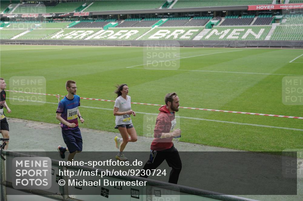 05.10.2025 - 20. swb-Marathon Bremen Michael Burmester http://msf.ph/oto/9230724 05.10.2025 10:29:45 Laufen im Stadion 7202, 8787, 8866, 9014, 9199, 9218, 9233, 9261, 9369, 9385, 9428, 9437, 9452, 9485, 9555, 9556, 9578, 9579, 9583, 9626, 9627, 9630, 9658, 9674, 9689, 9693, 9696, 9704, 9729, 9740, 9761, 9803, 9832, 9889, 9924, 9929, 9958, 9969, 9986, 10073, 10089, 10118, 10170, 10246, 10376, 10400, 10432, 10534, 10601, 10673, 10685, 10715, 10723, 10726, 10733, 10781, 10868, 10877, 10923, 10929, 10932, 10951, 10968, 11005, 11022, 11091, 11119, 11177, 11187, 11208, 11288, 11298 meine-sportfotos.de