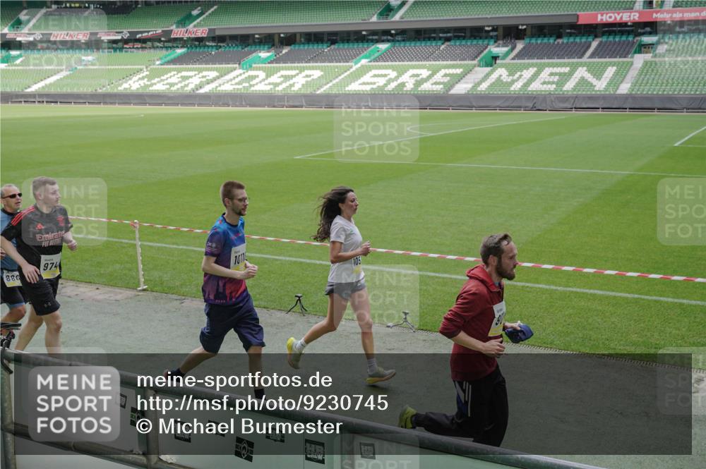 05.10.2025 - 20. swb-Marathon Bremen Michael Burmester http://msf.ph/oto/9230745 05.10.2025 10:29:45 Laufen im Stadion 7202, 8787, 8866, 9014, 9199, 9218, 9233, 9261, 9369, 9385, 9428, 9437, 9452, 9485, 9555, 9556, 9578, 9579, 9583, 9626, 9627, 9630, 9658, 9674, 9689, 9693, 9696, 9704, 9729, 9740, 9761, 9803, 9832, 9889, 9924, 9929, 9958, 9969, 9986, 10073, 10089, 10118, 10170, 10246, 10376, 10400, 10432, 10534, 10601, 10673, 10685, 10715, 10723, 10726, 10733, 10781, 10868, 10877, 10923, 10929, 10932, 10951, 10968, 11005, 11022, 11091, 11119, 11177, 11187, 11208, 11288, 11298 meine-sportfotos.de