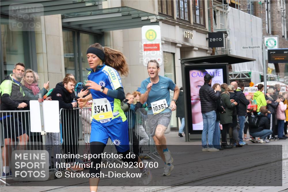 05.10.2025 - 20. swb-Marathon Bremen Strokosch-Dieckow http://msf.ph/oto/9230760 05.10.2025 10:38:35 Ziel 9341, 9403, 10352, 10409, 10517, 10847, 10862, 10967, 11132, 11594, 9341, 9403, 10352, 10409, 10517, 10847, 10862, 10967, 11132, 11594 meine-sportfotos.de