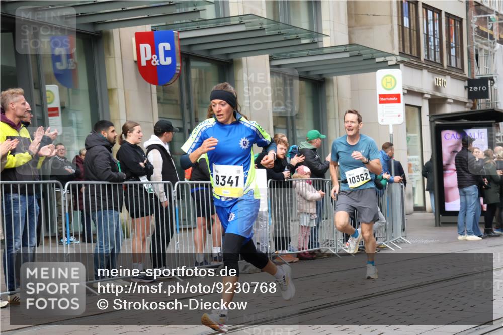 05.10.2025 - 20. swb-Marathon Bremen Strokosch-Dieckow http://msf.ph/oto/9230768 05.10.2025 10:38:35 Ziel 9341, 9403, 10352, 10409, 10517, 10847, 10862, 10967, 11132, 11594, 9341, 9403, 10352, 10409, 10517, 10847, 10862, 10967, 11132, 11594 meine-sportfotos.de