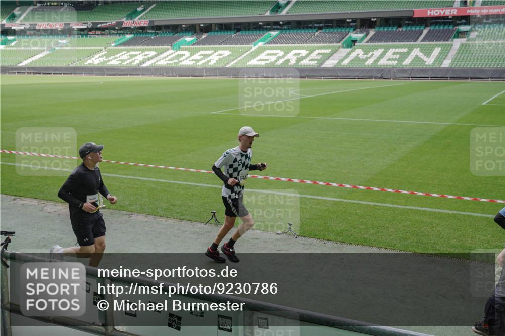 05.10.2025 - 20. swb-Marathon Bremen Michael Burmester http://msf.ph/oto/9230786 05.10.2025 10:29:47 Laufen im Stadion 7202, 8787, 8866, 9014, 9199, 9218, 9233, 9255, 9261, 9369, 9385, 9428, 9435, 9437, 9452, 9485, 9555, 9556, 9578, 9579, 9583, 9630, 9658, 9674, 9689, 9693, 9696, 9704, 9729, 9740, 9761, 9803, 9832, 9889, 9924, 9929, 9958, 9969, 9986, 10073, 10089, 10118, 10170, 10246, 10376, 10400, 10432, 10534, 10601, 10673, 10685, 10715, 10723, 10726, 10733, 10781, 10868, 10877, 10923, 10929, 10932, 10951, 10968, 11005, 11022, 11091, 11119, 11177, 11187, 11208, 11288, 11298 meine-sportfotos.de