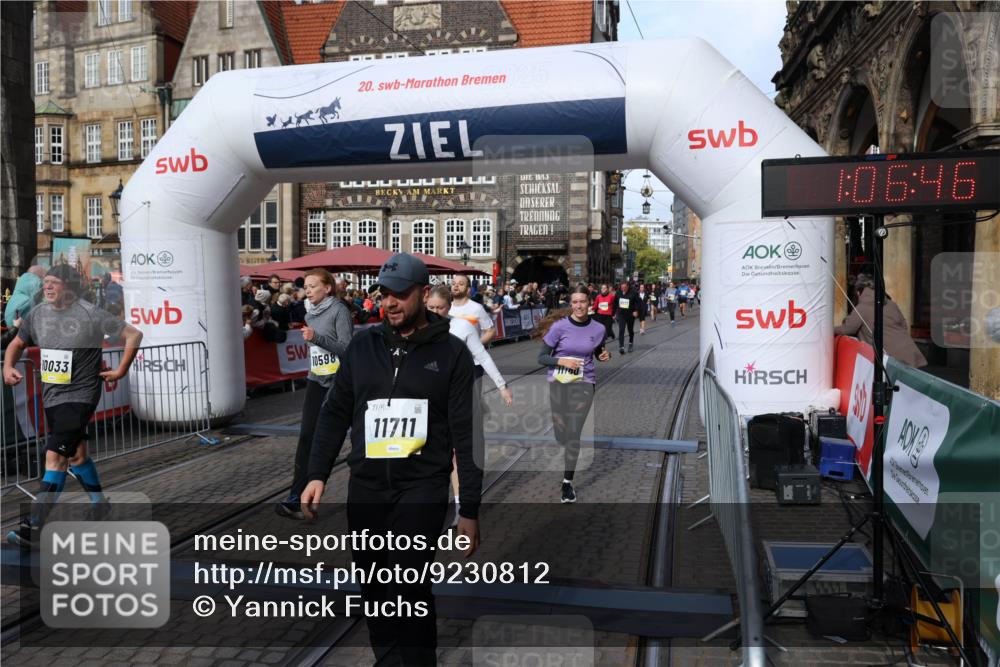 05.10.2025 - 20. swb-Marathon Bremen Yannick Fuchs http://msf.ph/oto/9230812 05.10.2025 11:02:42 Ziel 9468, 9647, 9707, 9802, 9839, 10033, 10595, 10598, 10615, 10825, 11110, 11160, 11537, 11538, 11711 meine-sportfotos.de