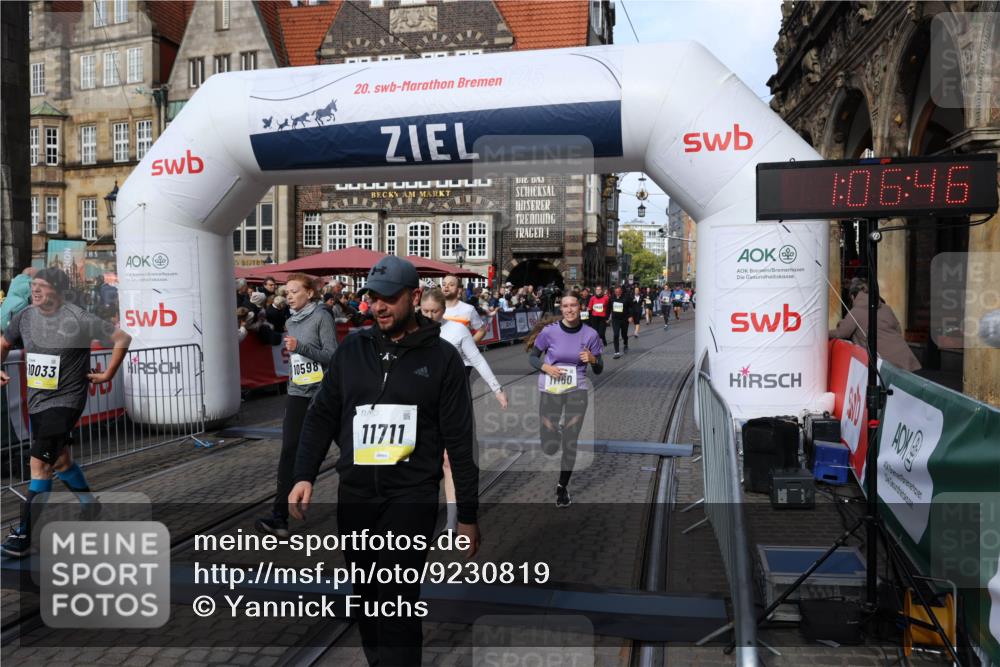 05.10.2025 - 20. swb-Marathon Bremen Yannick Fuchs http://msf.ph/oto/9230819 05.10.2025 11:02:42 Ziel 9468, 9647, 9707, 9802, 9839, 10033, 10595, 10598, 10615, 10825, 11110, 11160, 11537, 11538, 11711 meine-sportfotos.de