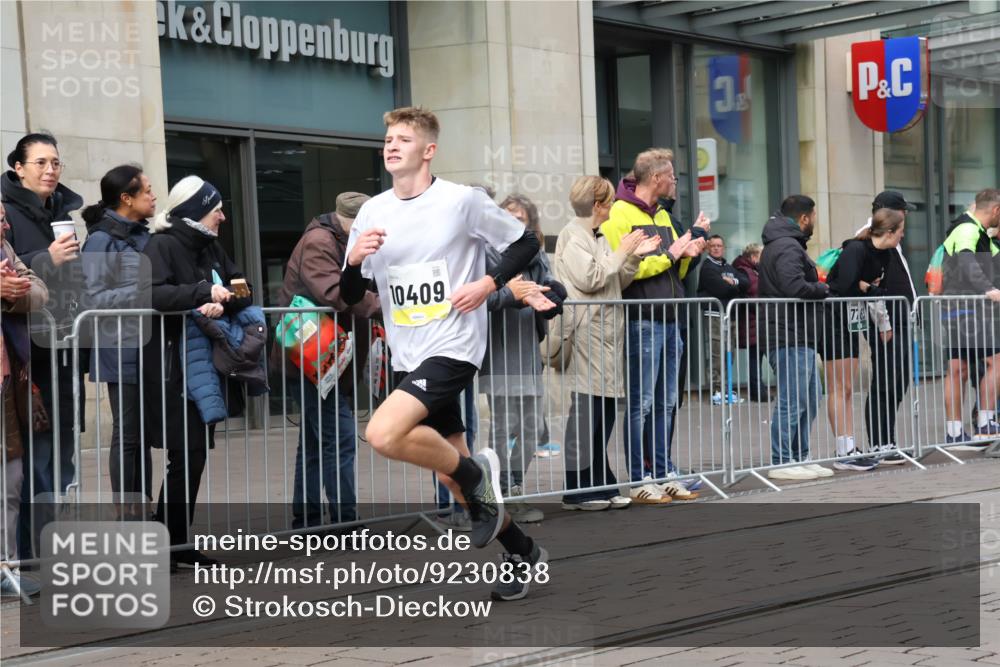 05.10.2025 - 20. swb-Marathon Bremen Strokosch-Dieckow http://msf.ph/oto/9230838 05.10.2025 10:38:39 Ziel 9341, 9403, 10352, 10517, 10847, 10967, 11594, 9341, 9403, 10352, 10517, 10847, 10967, 11594 meine-sportfotos.de