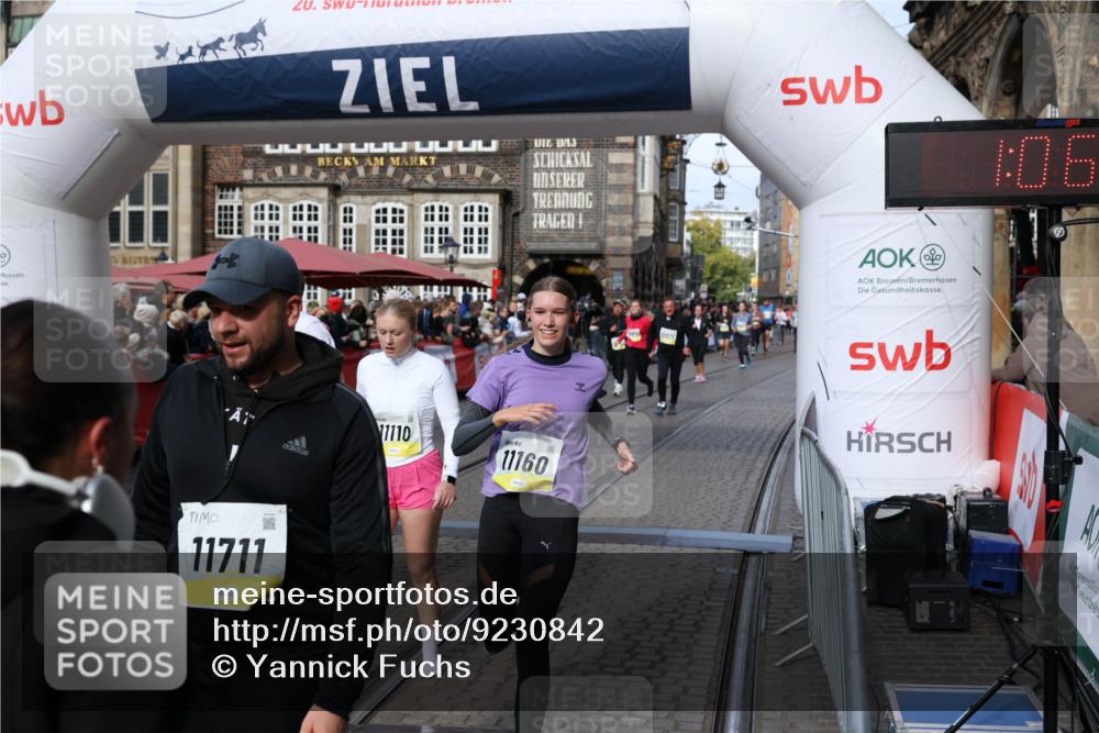 05.10.2025 - 20. swb-Marathon Bremen Yannick Fuchs http://msf.ph/oto/9230842 05.10.2025 11:02:42 Ziel 9468, 9647, 9707, 9802, 9839, 10033, 10595, 10598, 10615, 10825, 11110, 11160, 11537, 11538, 11711 meine-sportfotos.de