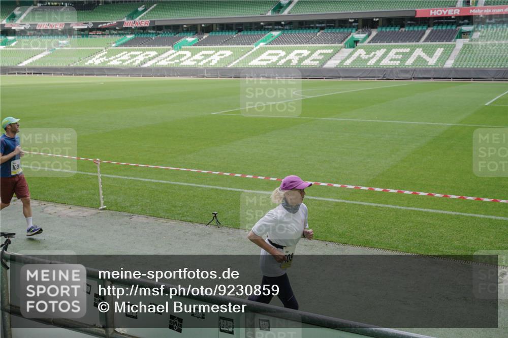 05.10.2025 - 20. swb-Marathon Bremen Michael Burmester http://msf.ph/oto/9230859 05.10.2025 10:29:50 Laufen im Stadion 7202, 8787, 8866, 9014, 9199, 9233, 9255, 9261, 9369, 9385, 9428, 9435, 9437, 9452, 9485, 9555, 9578, 9579, 9583, 9630, 9658, 9674, 9689, 9693, 9696, 9704, 9729, 9740, 9761, 9803, 9832, 9889, 9924, 9929, 9958, 9969, 9975, 9986, 10073, 10089, 10118, 10170, 10246, 10376, 10400, 10432, 10534, 10548, 10601, 10673, 10685, 10715, 10723, 10726, 10733, 10781, 10868, 10873, 10877, 10923, 10929, 10932, 10951, 10968, 11005, 11022, 11091, 11177, 11187, 11208, 11288, 11298, 9556 meine-sportfotos.de