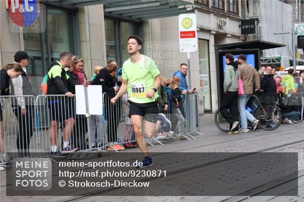 05.10.2025 - 20. swb-Marathon Bremen Strokosch-Dieckow http://msf.ph/oto/9230871 05.10.2025 10:38:41 Ziel 9403, 10352, 10847, 10967, 11594, 9403, 10352, 10847, 10967, 11594 meine-sportfotos.de