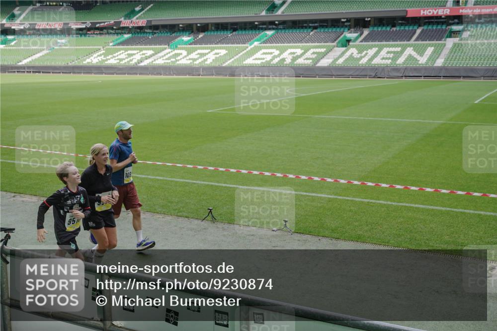 05.10.2025 - 20. swb-Marathon Bremen Michael Burmester http://msf.ph/oto/9230874 05.10.2025 10:29:51 Laufen im Stadion 7202, 8787, 8866, 9014, 9199, 9233, 9255, 9261, 9369, 9385, 9428, 9435, 9437, 9452, 9485, 9555, 9578, 9579, 9583, 9630, 9658, 9674, 9689, 9693, 9696, 9704, 9729, 9740, 9761, 9803, 9832, 9889, 9924, 9929, 9958, 9969, 9975, 9986, 10073, 10089, 10118, 10170, 10246, 10376, 10400, 10432, 10534, 10548, 10601, 10673, 10685, 10715, 10723, 10726, 10733, 10781, 10868, 10873, 10877, 10923, 10929, 10932, 10951, 10968, 11005, 11022, 11091, 11177, 11187, 11208, 11288, 11298, 9556 meine-sportfotos.de