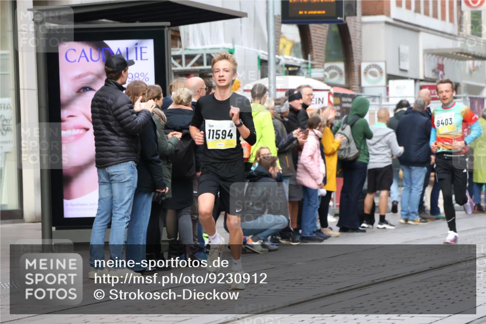 05.10.2025 - 20. swb-Marathon Bremen Strokosch-Dieckow http://msf.ph/oto/9230912 05.10.2025 10:38:49 Ziel 9239, 9403, 9863, 10847, 10908, 11067, 11594, 9239, 9403, 9863, 10847, 10908, 11067, 11594 meine-sportfotos.de