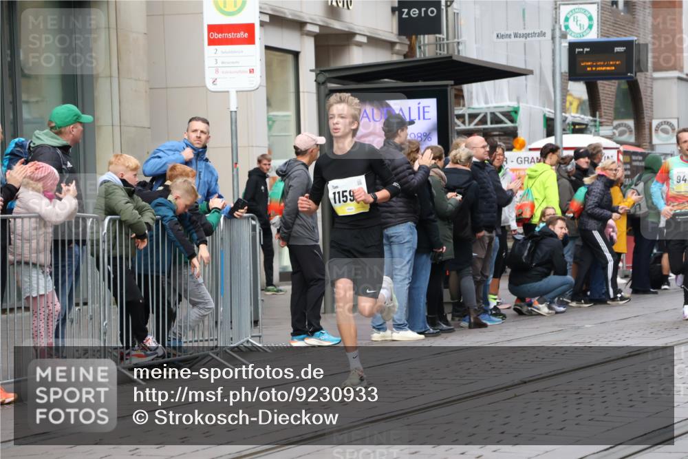 05.10.2025 - 20. swb-Marathon Bremen Strokosch-Dieckow http://msf.ph/oto/9230933 05.10.2025 10:38:50 Ziel 7111, 9239, 9403, 9863, 10847, 10908, 11067, 11594, 7111, 9239, 9403, 9863, 10847, 10908, 11067, 11594 meine-sportfotos.de