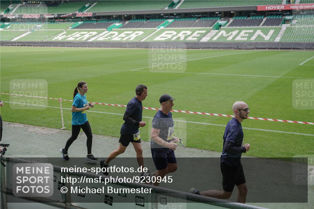 05.10.2025 - 20. swb-Marathon Bremen Michael Burmester http://msf.ph/oto/9230945 05.10.2025 10:29:54 Laufen im Stadion 7202, 8787, 8866, 9014, 9199, 9233, 9255, 9259, 9261, 9369, 9385, 9428, 9435, 9437, 9452, 9485, 9555, 9578, 9579, 9583, 9630, 9658, 9674, 9689, 9696, 9704, 9729, 9740, 9761, 9803, 9832, 9889, 9924, 9929, 9958, 9975, 10022, 10073, 10089, 10118, 10170, 10246, 10376, 10400, 10432, 10443, 10534, 10548, 10601, 10673, 10685, 10715, 10726, 10733, 10781, 10868, 10873, 10877, 10923, 10929, 10932, 10951, 10968, 11005, 11022, 11091, 11177, 11187, 11208, 11288, 11298, 9556 meine-sportfotos.de