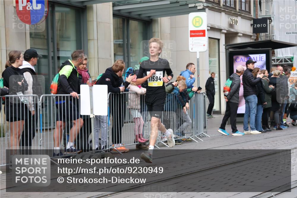 05.10.2025 - 20. swb-Marathon Bremen Strokosch-Dieckow http://msf.ph/oto/9230949 05.10.2025 10:38:51 Ziel 7111, 9239, 9403, 9863, 10847, 10908, 11067, 11343, 11594, 7111, 9239, 9403, 9863, 10847, 10908, 11067, 11343, 11594 meine-sportfotos.de