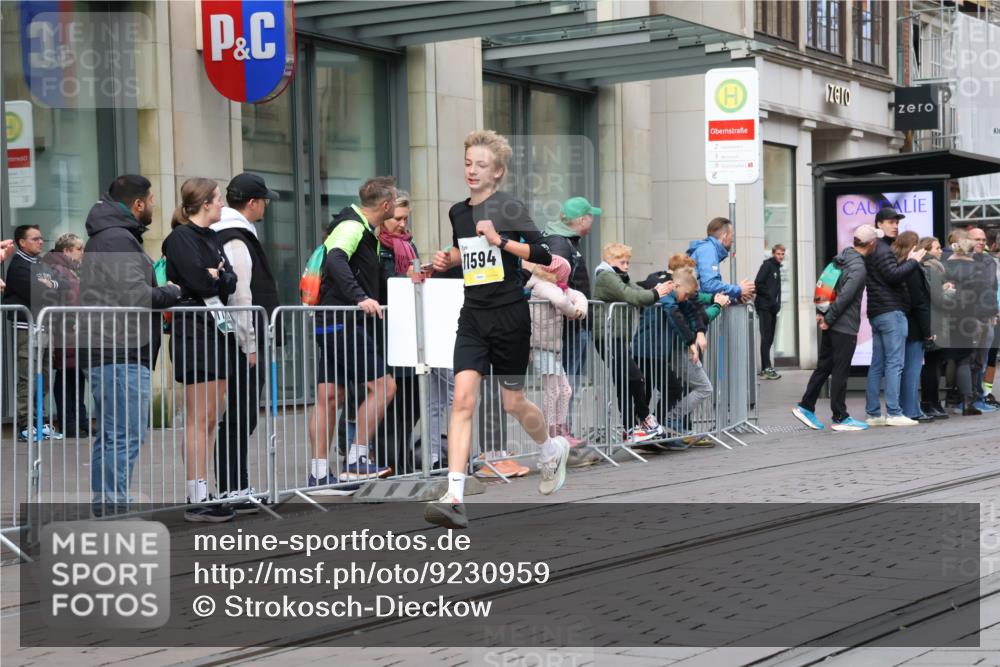 05.10.2025 - 20. swb-Marathon Bremen Strokosch-Dieckow http://msf.ph/oto/9230959 05.10.2025 10:38:52 Ziel 7111, 9239, 9403, 9863, 10847, 10908, 11067, 11343, 11594, 7111, 9239, 9403, 9863, 10847, 10908, 11067, 11343, 11594 meine-sportfotos.de