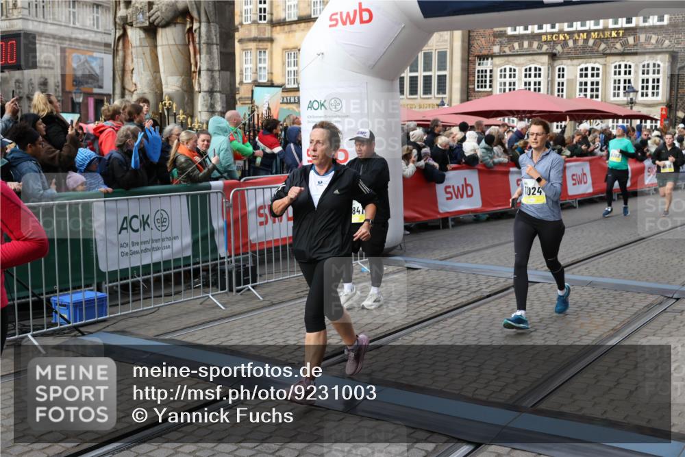 05.10.2025 - 20. swb-Marathon Bremen Yannick Fuchs http://msf.ph/oto/9231003 05.10.2025 11:02:50 Ziel 9331, 9360, 9516, 9841, 10510, 10530, 10803, 10804, 10825, 10826, 11024 meine-sportfotos.de