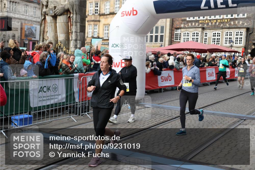 05.10.2025 - 20. swb-Marathon Bremen Yannick Fuchs http://msf.ph/oto/9231019 05.10.2025 11:02:50 Ziel 9331, 9360, 9516, 9841, 10510, 10530, 10803, 10804, 10825, 10826, 11024 meine-sportfotos.de