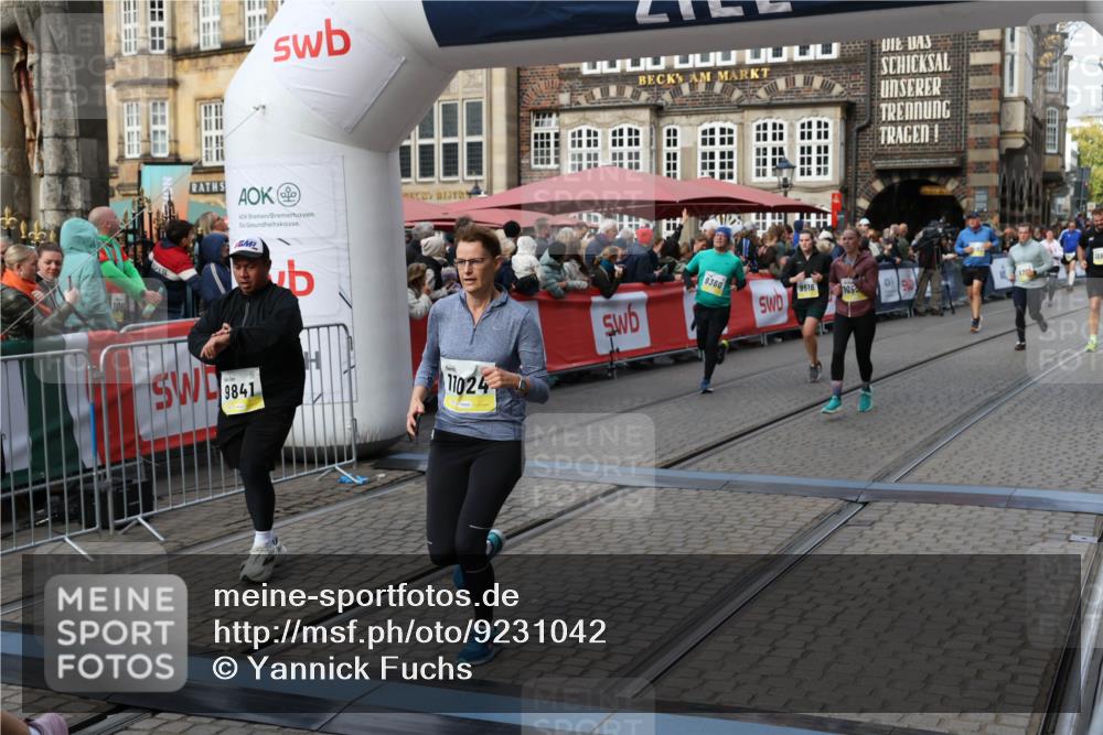 05.10.2025 - 20. swb-Marathon Bremen Yannick Fuchs http://msf.ph/oto/9231042 05.10.2025 11:02:50 Ziel 9331, 9360, 9516, 9841, 10510, 10530, 10803, 10804, 10825, 10826, 11024 meine-sportfotos.de