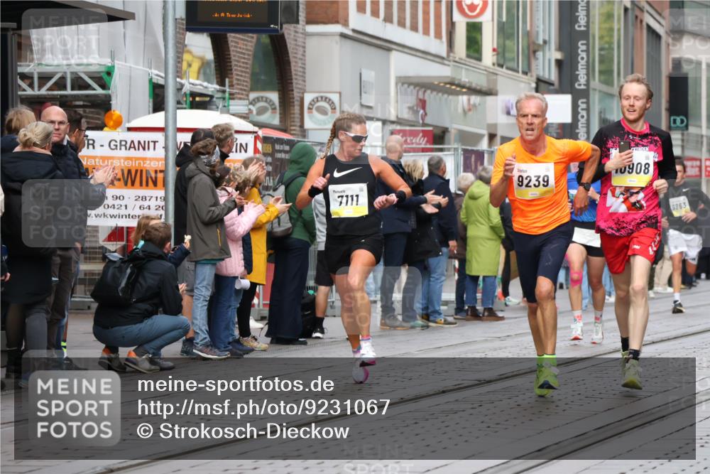 05.10.2025 - 20. swb-Marathon Bremen Strokosch-Dieckow http://msf.ph/oto/9231067 05.10.2025 10:39:03 Ziel 7111, 9239, 9671, 9863, 10525, 10908, 11067, 11343, 11474, 7111, 9239, 9671, 9863, 10525, 10908, 11067, 11343, 11474 meine-sportfotos.de