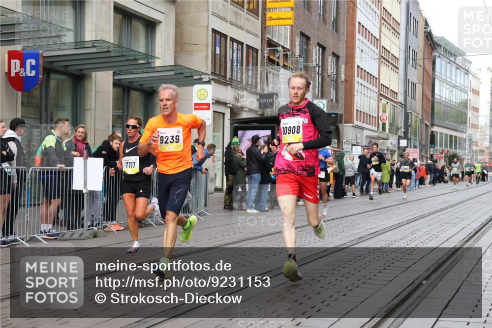 05.10.2025 - 20. swb-Marathon Bremen Strokosch-Dieckow http://msf.ph/oto/9231153 05.10.2025 10:39:07 Ziel 7111, 9239, 9289, 9671, 9863, 10525, 10908, 11067, 11343, 11418, 11474, 7111, 9239, 9289, 9671, 9863, 10525, 10908, 11067, 11343, 11418, 11474 meine-sportfotos.de