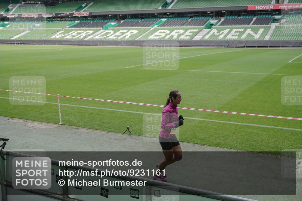 05.10.2025 - 20. swb-Marathon Bremen Michael Burmester http://msf.ph/oto/9231161 05.10.2025 10:30:03 Laufen im Stadion 7202, 8787, 8866, 9014, 9199, 9233, 9240, 9255, 9259, 9261, 9369, 9385, 9435, 9437, 9452, 9485, 9578, 9579, 9583, 9630, 9658, 9674, 9689, 9704, 9740, 9761, 9803, 9832, 9889, 9906, 9924, 9929, 9958, 9975, 10022, 10073, 10118, 10159, 10170, 10221, 10246, 10376, 10392, 10400, 10432, 10443, 10507, 10534, 10548, 10673, 10685, 10726, 10781, 10868, 10873, 10877, 10923, 10932, 10951, 10968, 11022, 11091, 11177, 11208, 11288, 11298, 11319, 9556 meine-sportfotos.de