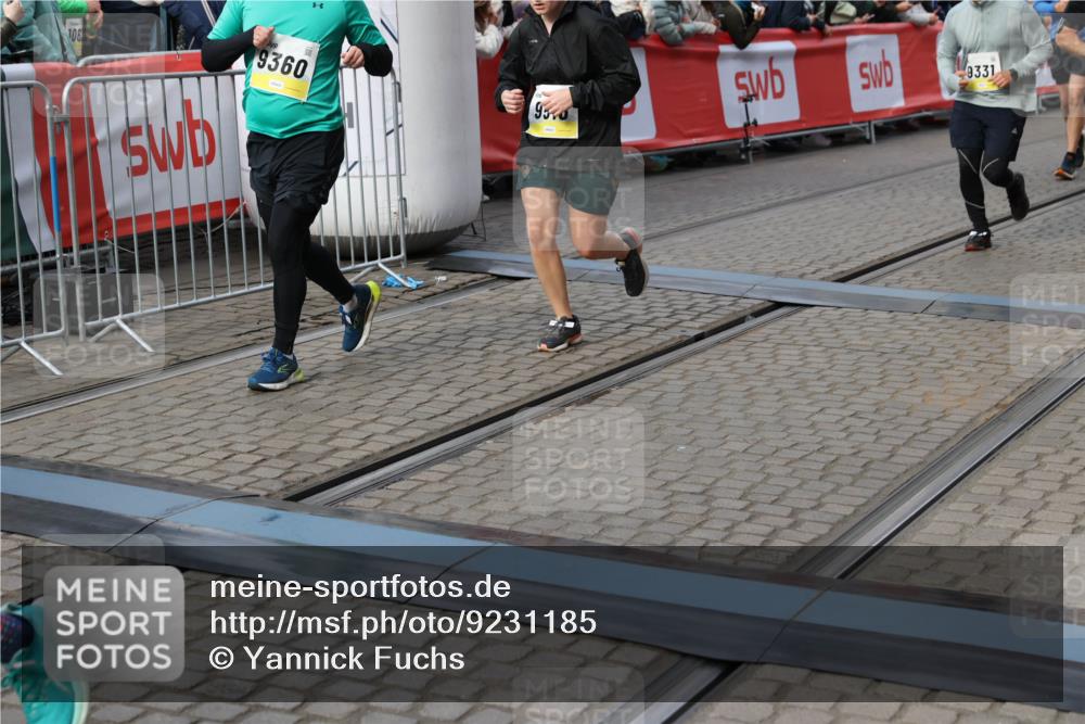 05.10.2025 - 20. swb-Marathon Bremen Yannick Fuchs http://msf.ph/oto/9231185 05.10.2025 11:02:53 Ziel 9331, 9360, 9516, 9841, 10129, 10510, 10530, 10734, 10803, 10804, 10826, 10940, 11024, 11193 meine-sportfotos.de