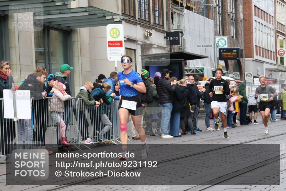 05.10.2025 - 20. swb-Marathon Bremen Strokosch-Dieckow http://msf.ph/oto/9231192 05.10.2025 10:39:09 Ziel 7111, 9239, 9289, 9671, 9863, 10525, 10908, 11067, 11343, 11418, 11474, 7111, 9239, 9289, 9671, 9863, 10525, 10908, 11067, 11343, 11418, 11474 meine-sportfotos.de