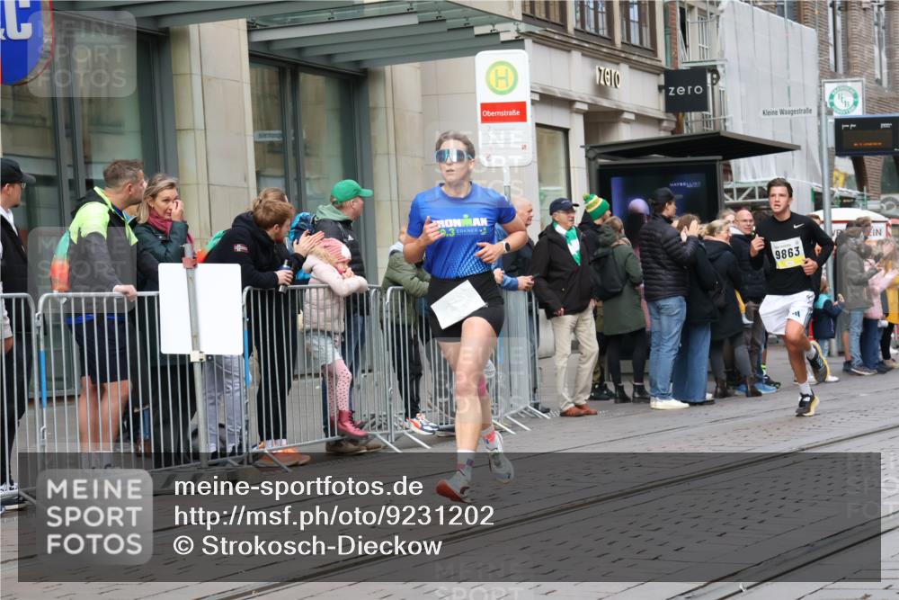 05.10.2025 - 20. swb-Marathon Bremen Strokosch-Dieckow http://msf.ph/oto/9231202 05.10.2025 10:39:09 Ziel 7111, 9239, 9289, 9671, 9863, 10525, 10908, 11067, 11343, 11418, 11474, 7111, 9239, 9289, 9671, 9863, 10525, 10908, 11067, 11343, 11418, 11474 meine-sportfotos.de