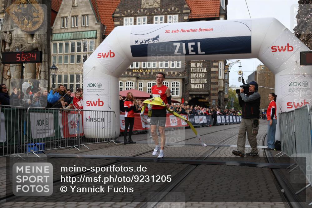 05.10.2025 - 20. swb-Marathon Bremen Yannick Fuchs http://msf.ph/oto/9231205 05.10.2025 10:27:13 Ziel 35 meine-sportfotos.de